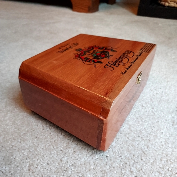 Arturo Fuente EMPTY wooden cigar box, hand made in Dominican Republic - Picture 11 of 12